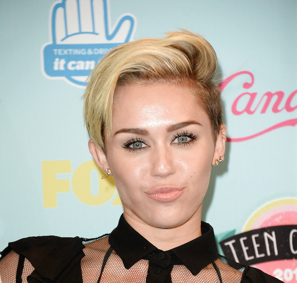 La petera de Miley #40470861