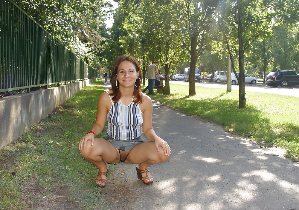 Amatoriale ragazza ungherese pubblico lampeggiante
 #26591664