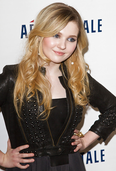 Abigail Breslin #33204920