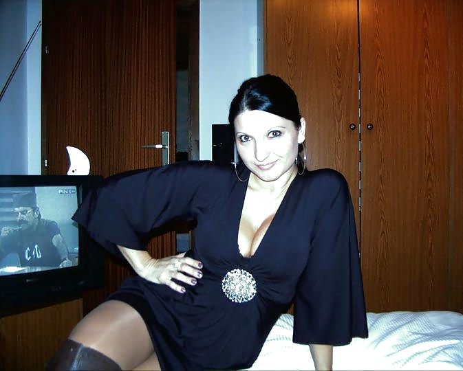 とてもスリムなセルビア人女性
 #28540528