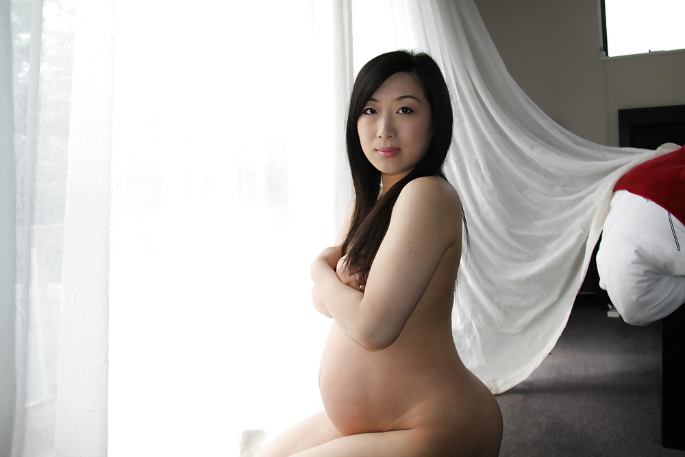 Schwangere Asiatische Frau #33509720