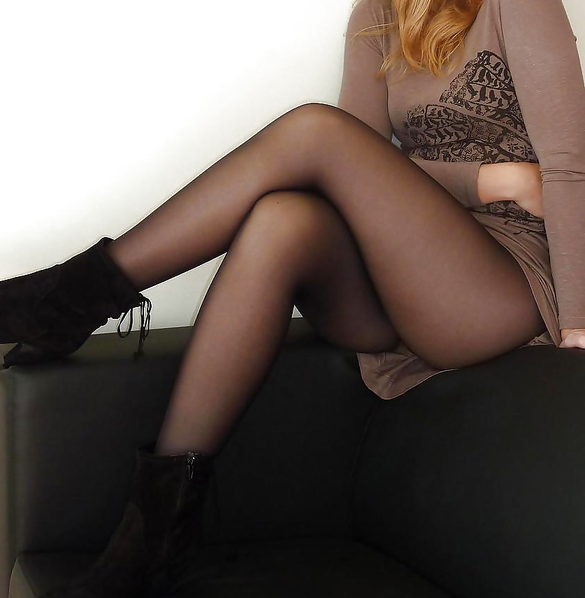 Pantyhose Crossed Leg #23050128