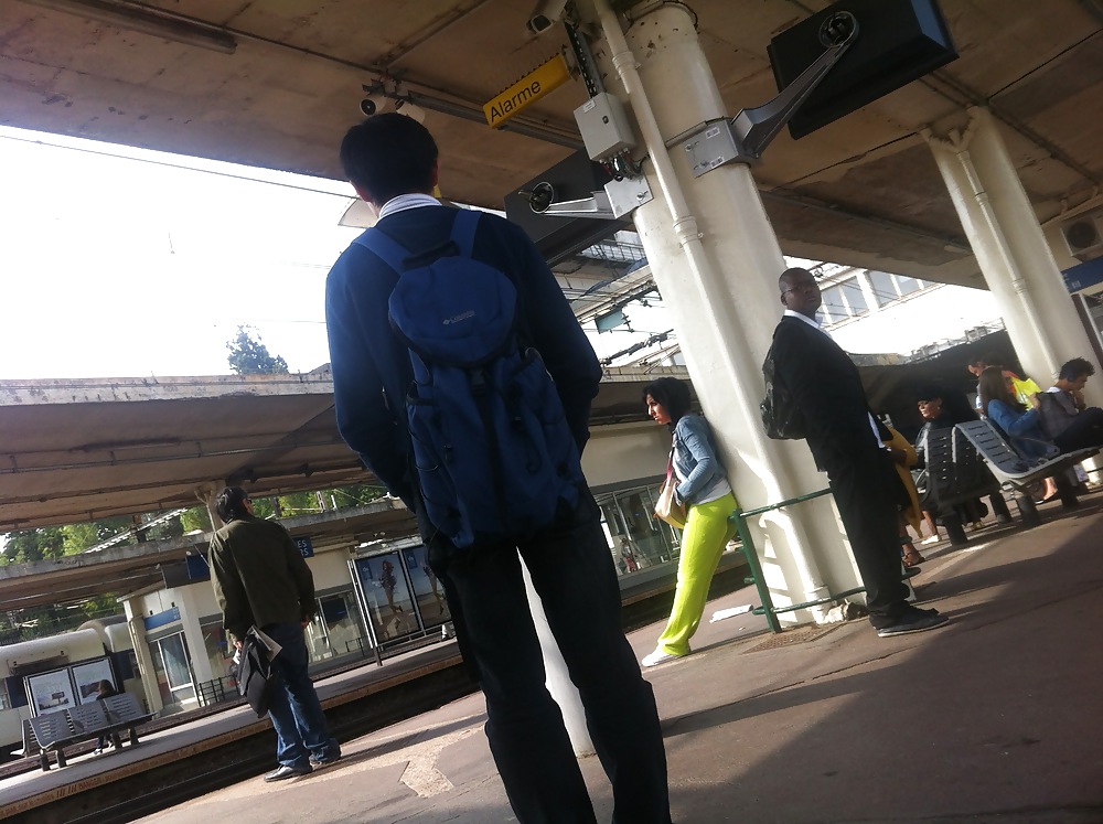 04 September 2012 - Green HCo. Jogging in train station #34793771