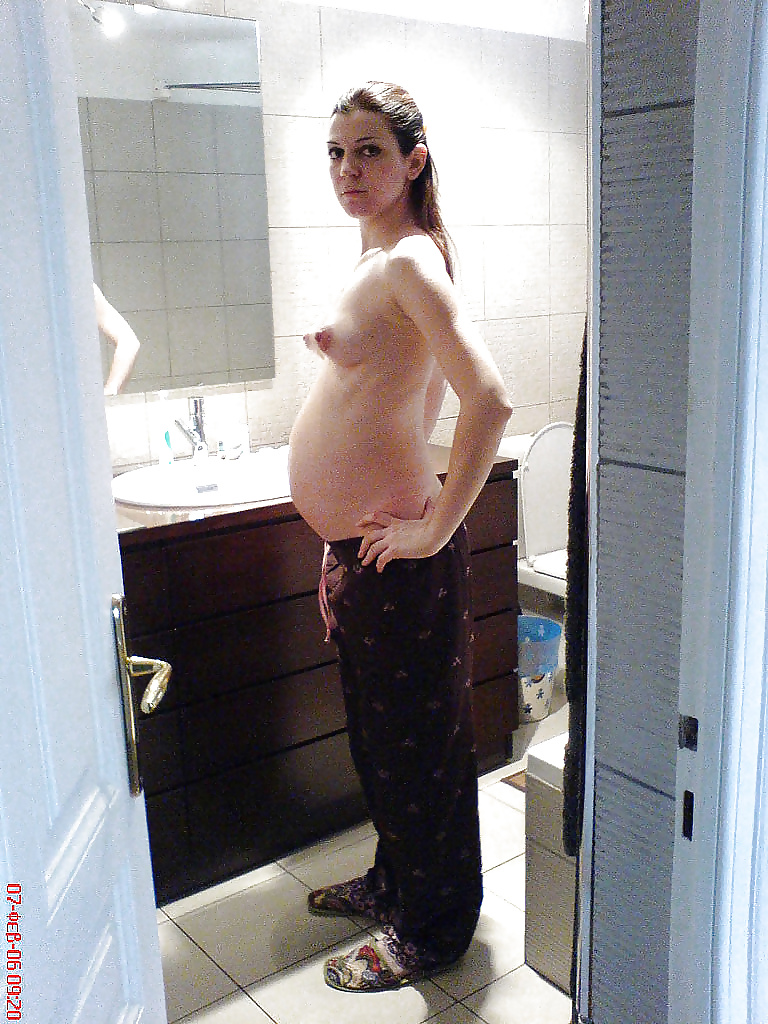 Enceinte Salle de Bain - Pregnant Bathroom 3 #32076745