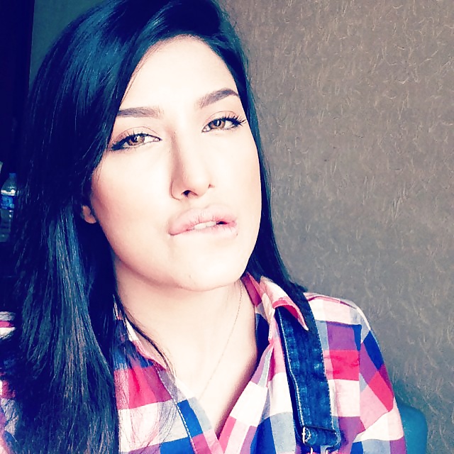 Mehwish hayat follada de poder khan
 #26253903