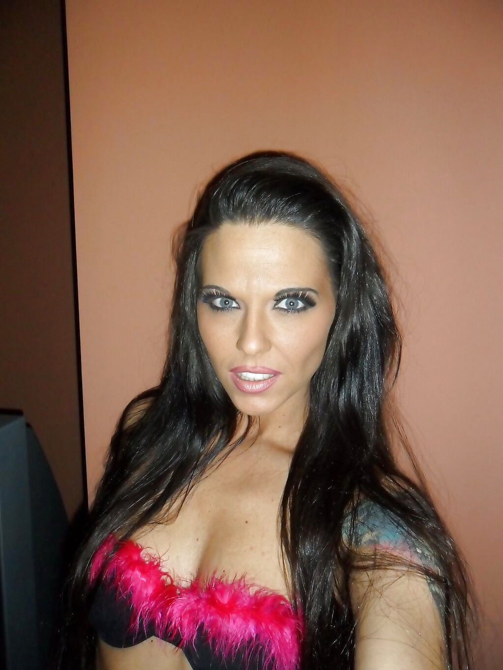 What is happening to Simony Diamond ? #35352749