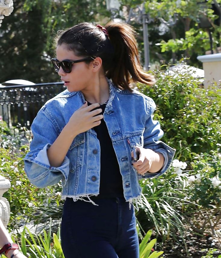 Selena gomez - celebrità teenager stretta per una scopata
 #28518742