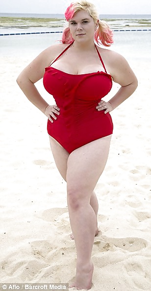 Aussie chick who want to look like jessica rabbit
 #33958417