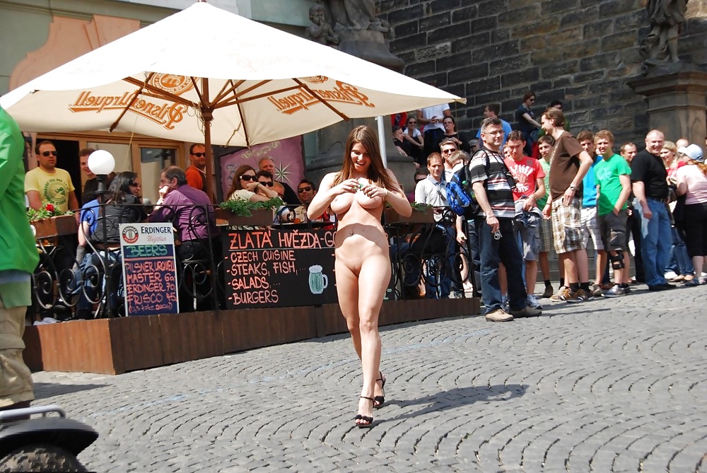 Mona-Lee Nude in Public #40569252