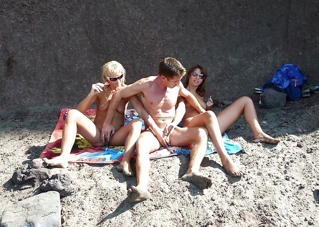Sesso di gruppo amatoriale in spiaggia #rec voyeur g10
 #35639254