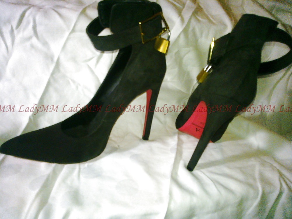 LadyMM Italian Milf. Her new black and red high heeled shoes #24389888
