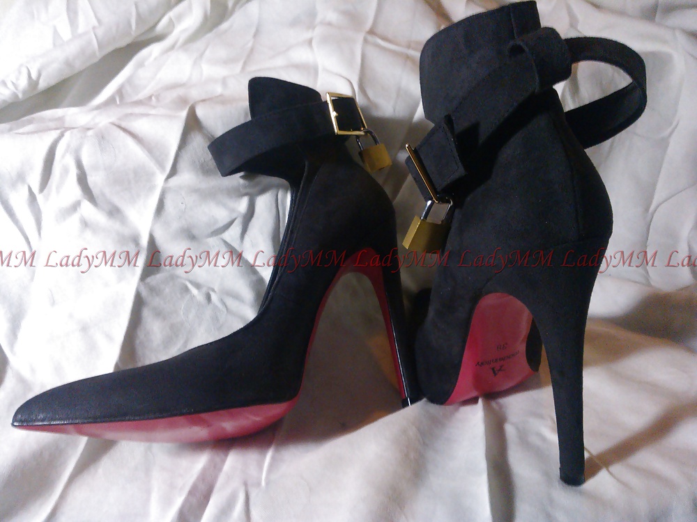 LadyMM Italian Milf. Her new black and red high heeled shoes #24389923
