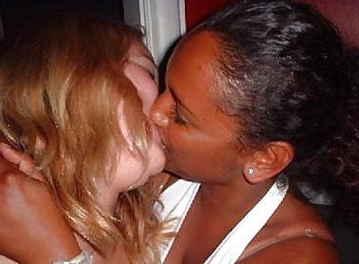 Besos calientes de lesbianas
 #36479404
