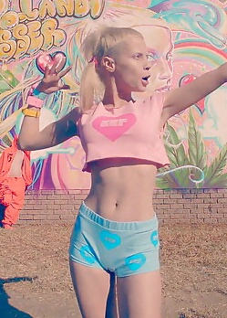 Yolandi Visser  #32240160