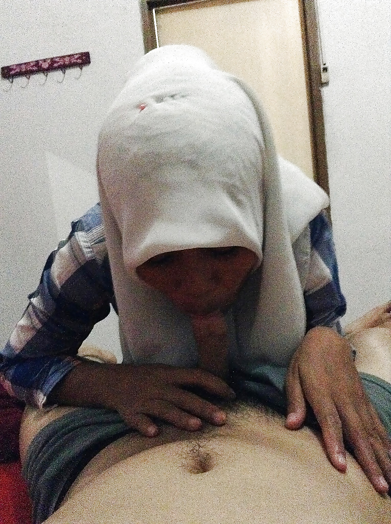 Indonesien-Mädchen Hijab Schleier Im Hotel #39916852