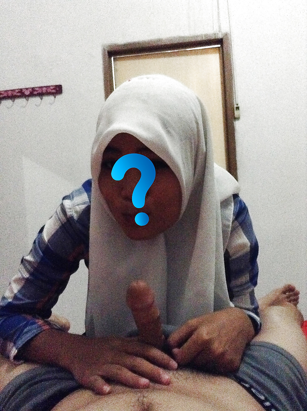 Indonesia- cewek jilbab tudung di hotel
 #39916879