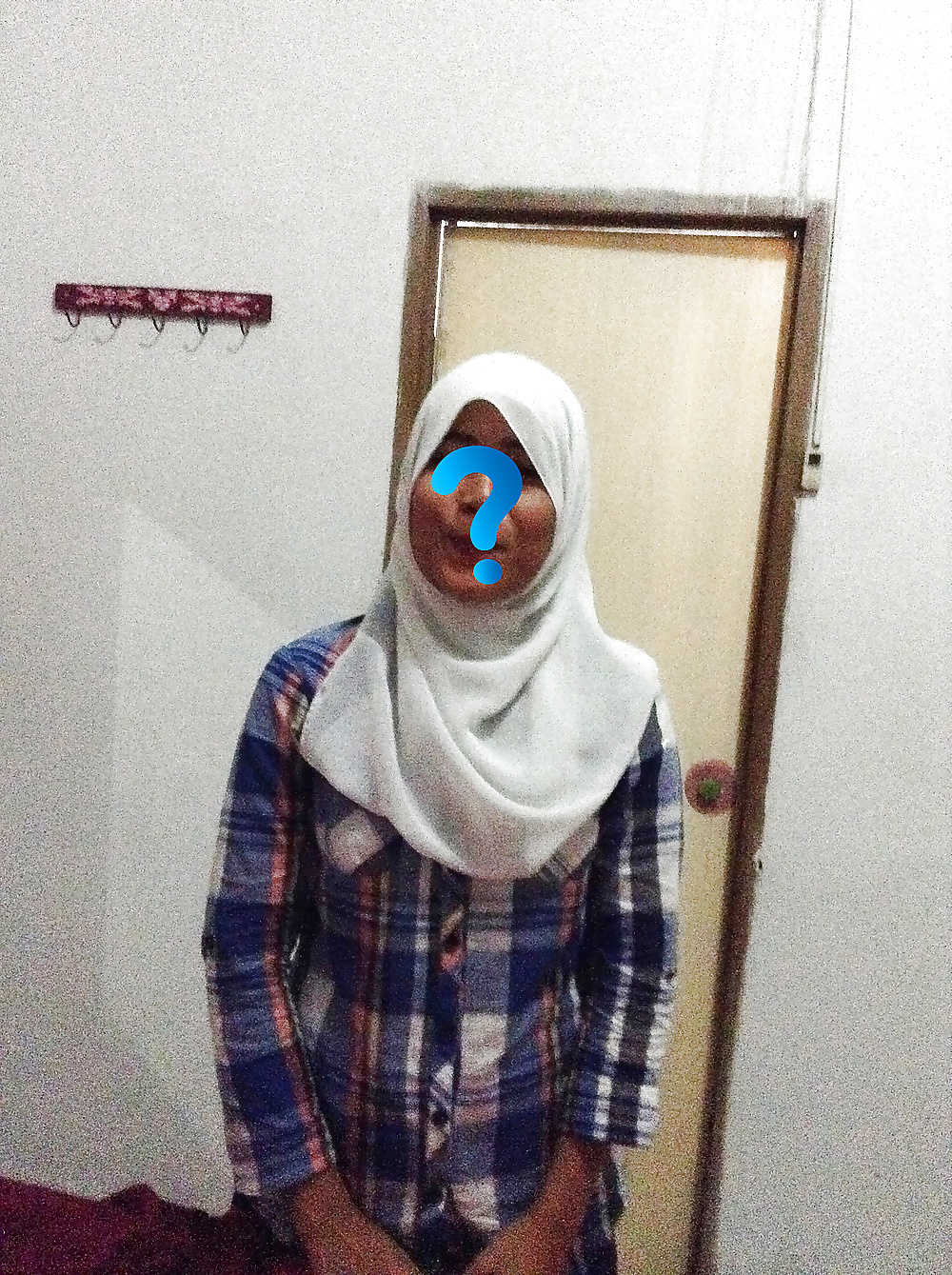 Indonesia- cewek jilbab tudung di hotel
 #39916969
