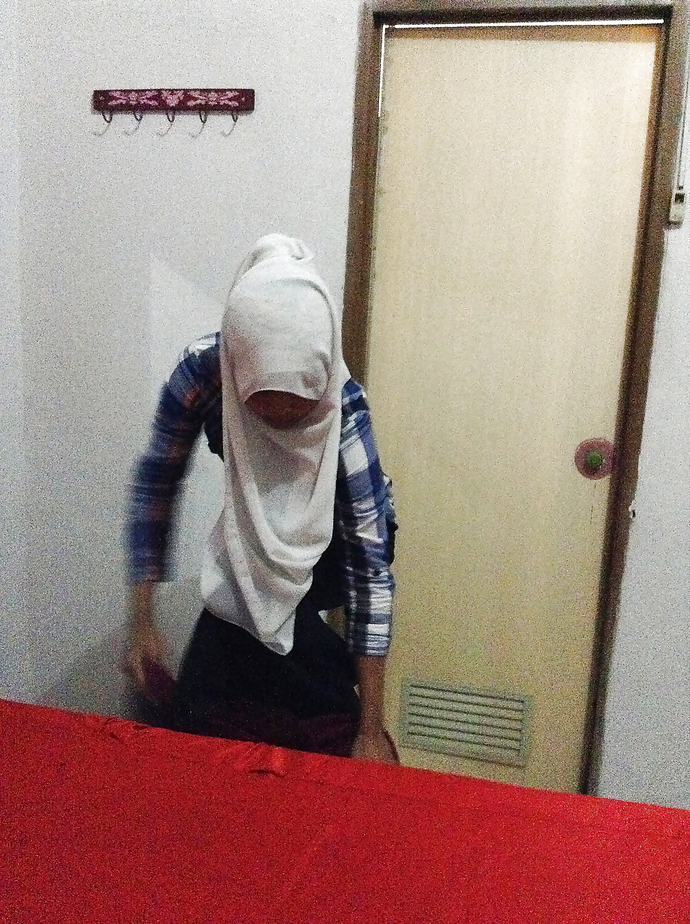 Indonesia- cewek jilbab tudung di hotel
 #39916982