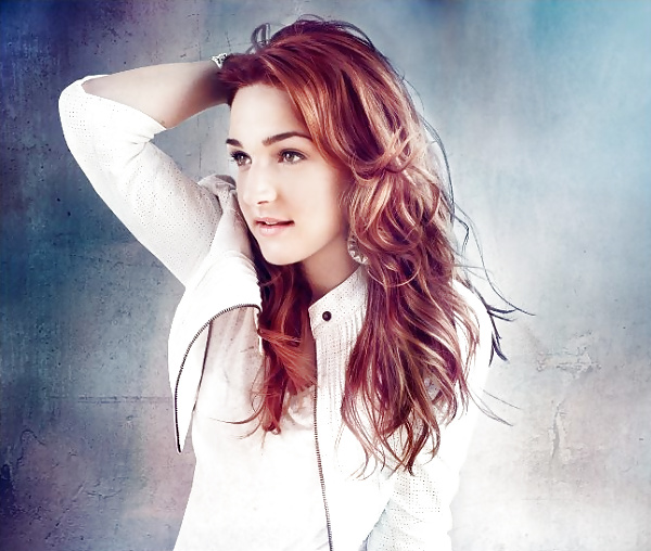 Victoria D #40219824