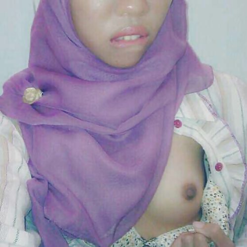 Indonesian-jilbab ungu #26871590