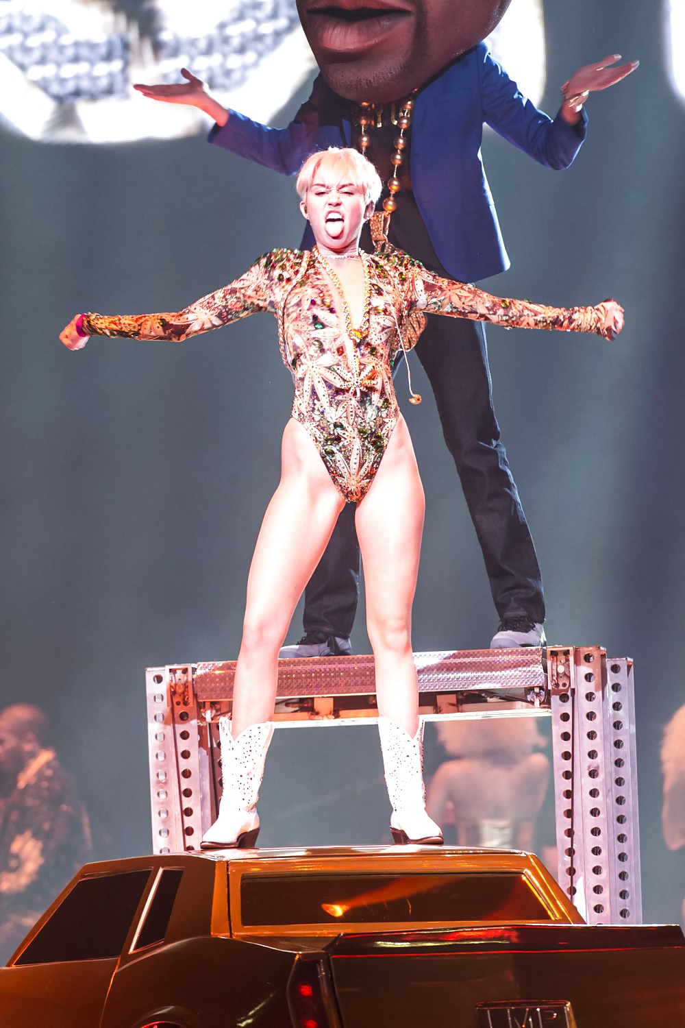 Miley Cyrus - Heiße Schlampe Für Eine Grobe Ficken #24313204