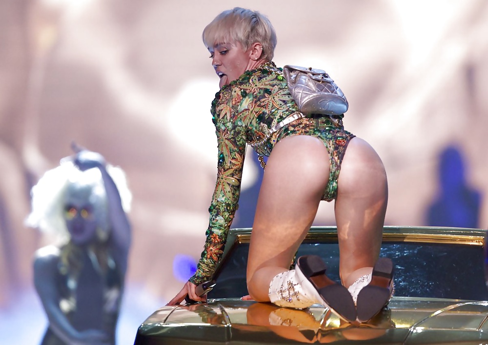 Miley Cyrus - Salope Chaude Pour Une Baise Rude #24313389