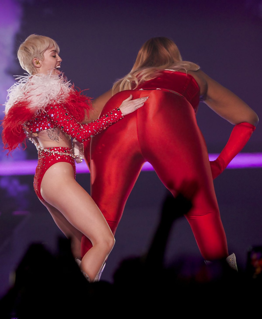 Miley Cyrus - Salope Chaude Pour Une Baise Rude #24313395