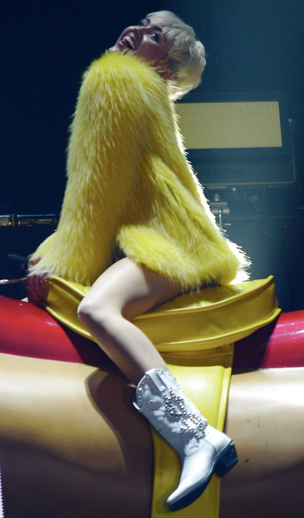 Miley Cyrus - Heiße Schlampe Für Eine Grobe Ficken #24313413