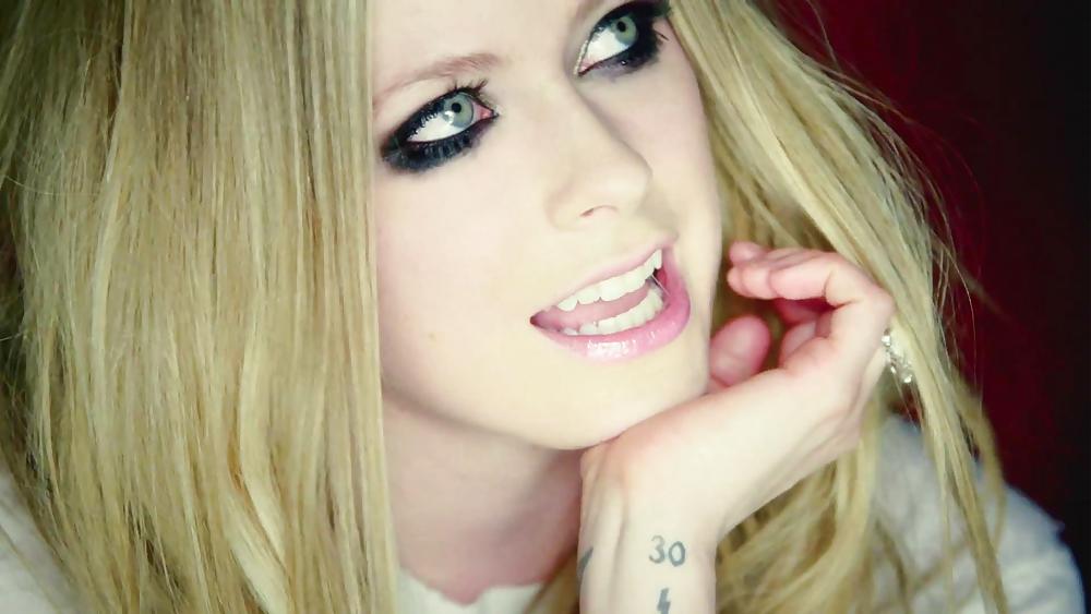 Avril Lavigne Vs Hilary Duff #35789011