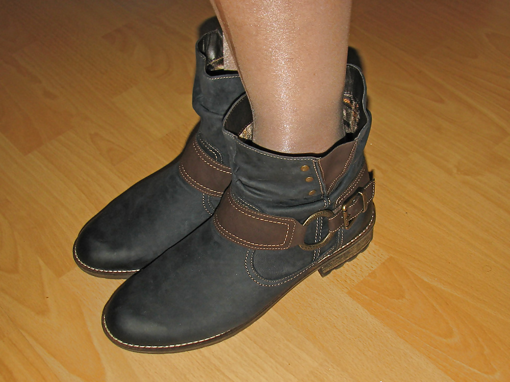 Ma Femme A De Nouvelles Bottes - I Aussi.! #31148972