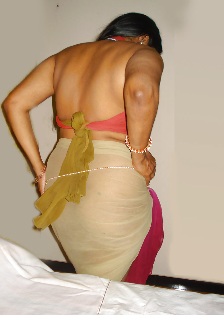 Indian Aunty Im Freien #32125840