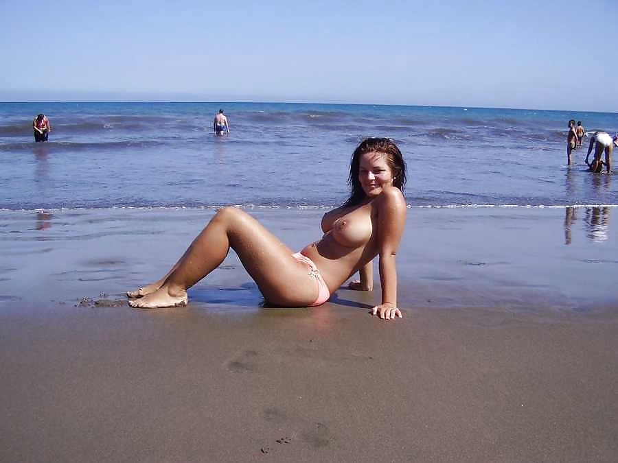 Desnudos en la playa 16
 #27965132