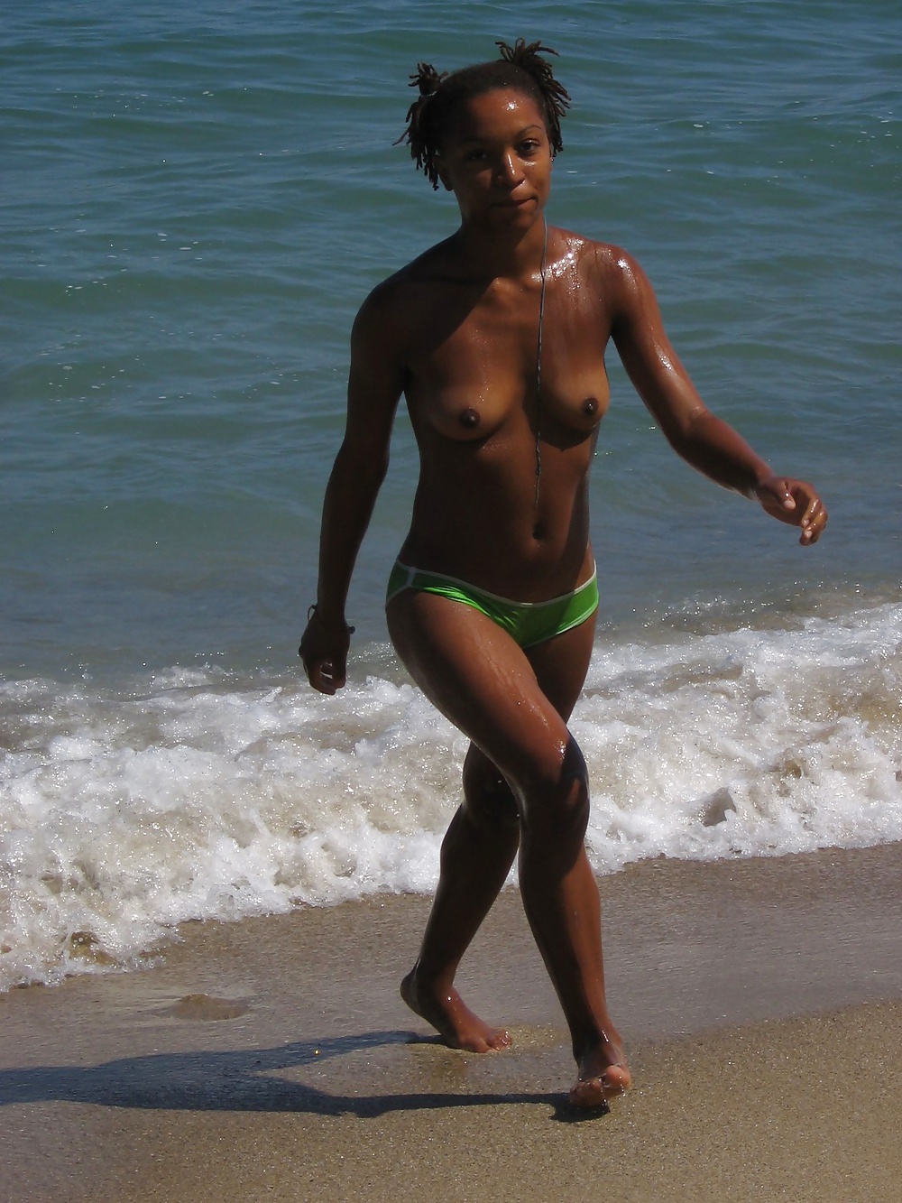 Desnudos en la playa 16
 #27965211