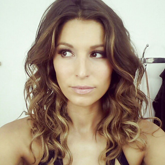Laury thilleman
 #35909345