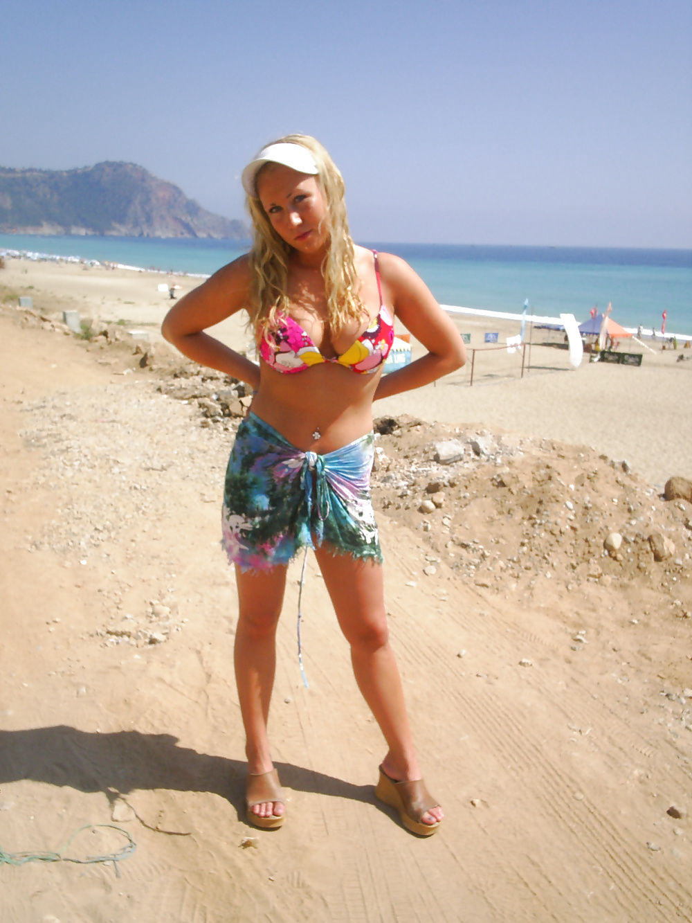 Blonde Aux Gros Seins Dans Ses Vacances #25961993