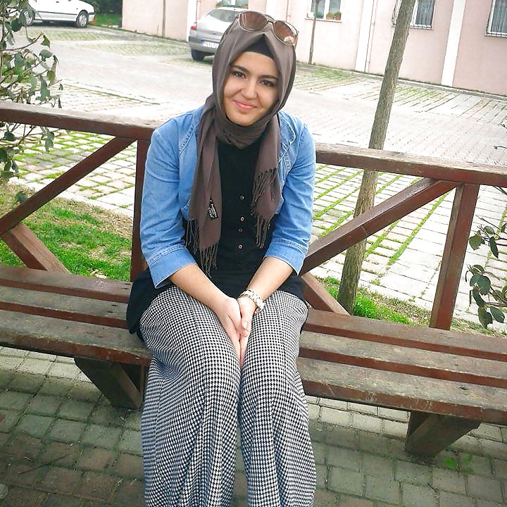 Die Schnittstelle Turbanli Türkisch Hijab Indische Sitzen #30122879