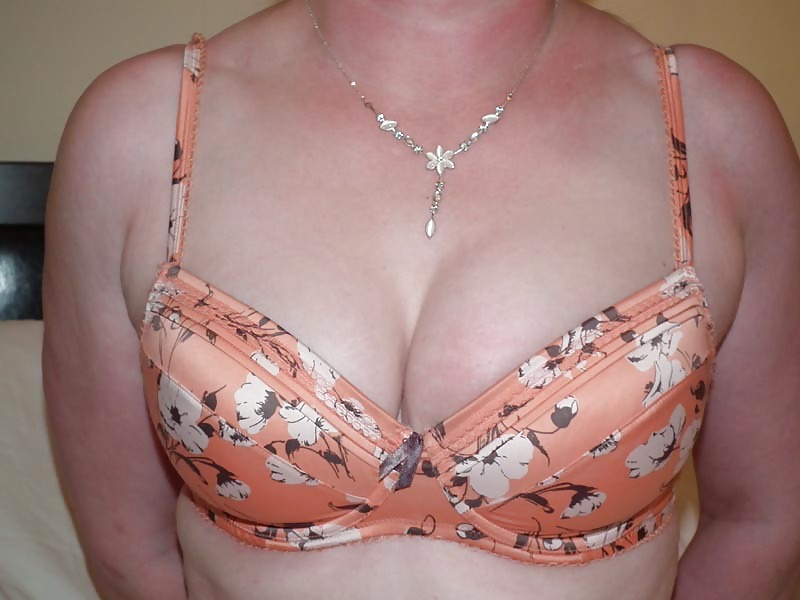 Frau Ihre Verkaufs-BH Auf Dem Netz #34536963