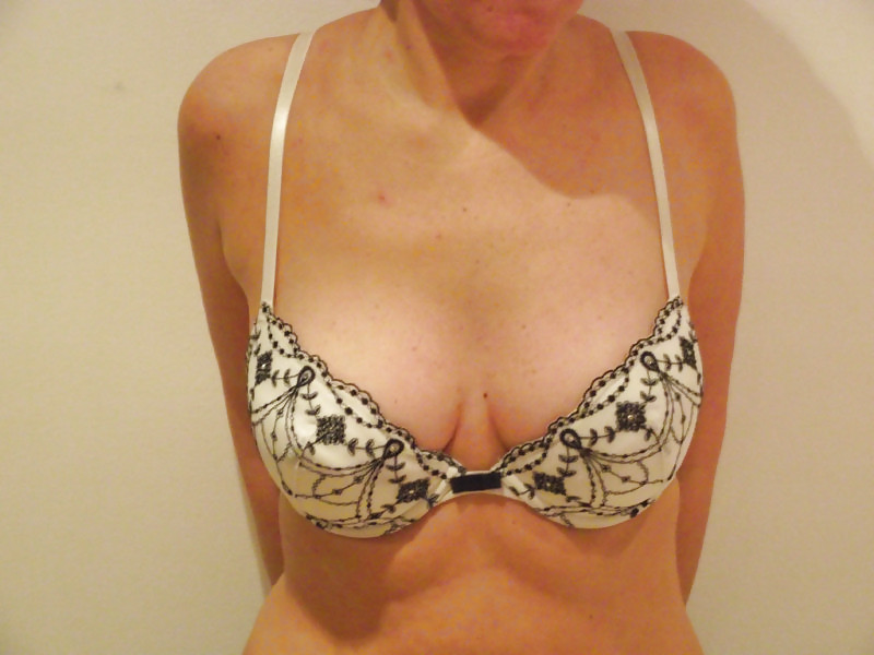 Frau Ihre Verkaufs-BH Auf Dem Netz #34536992