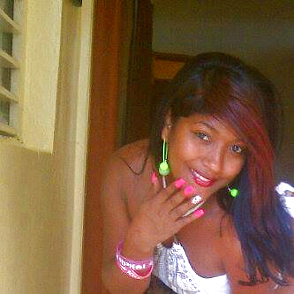 Una ragazza dominicana chiamata elizabeth s.
 #31824243