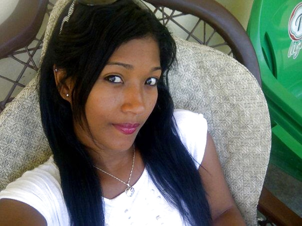 Una chica dominicana llamada elizabeth s.
 #31824295