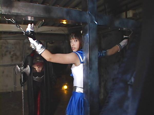 Heroines in trouble #25086346