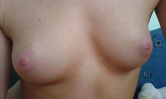 Tetas pequeñas
 #31093506