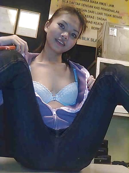 Fille Malay Exposer Sa Lingerie #24823225