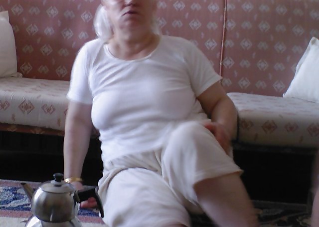 自家製の太った、ぽっちゃりした、ふっくらした、おばあちゃんたちの自然な妻のおっぱい
 #26169574
