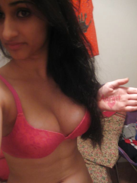 Ragazza indiana Desi che espone
 #25147931