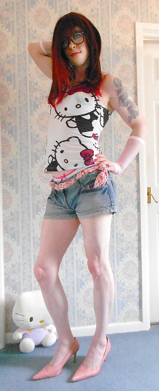 夏だ！夏だ！とばかりに、フツーのホットパンツを履いたキティちゃんがこんにちは。
 #34208312