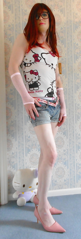 夏だ！夏だ！とばかりに、フツーのホットパンツを履いたキティちゃんがこんにちは。
 #34208371