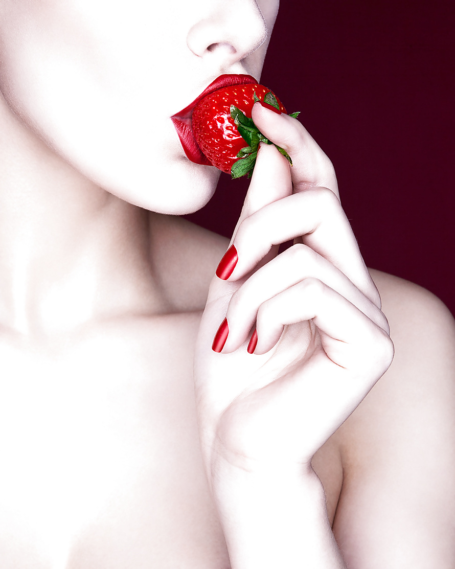 Erdbeeren Kirschen Und Ein Kuss Des Engels Im Frühjahr .... #27183274