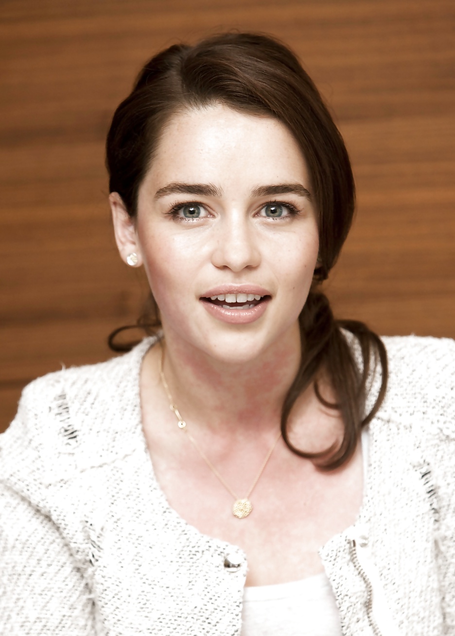Daenerys targaryen
 #39498898