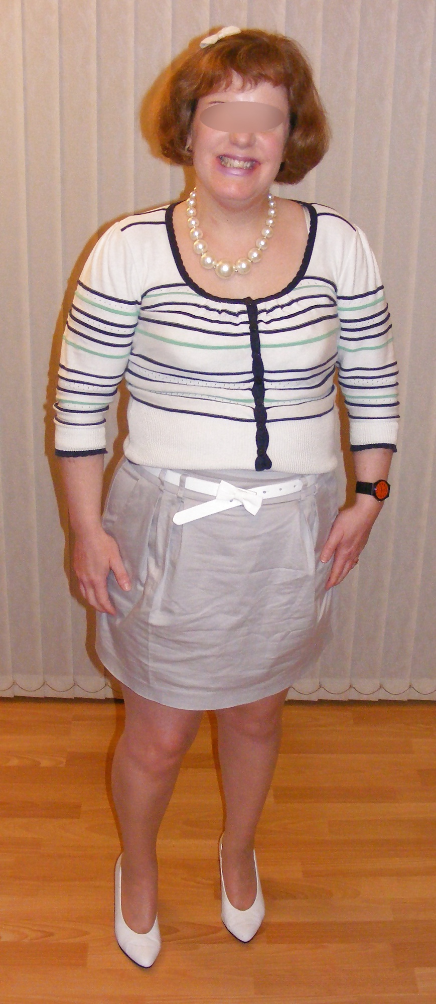 Slutty secretary in tights and white stilettos #27296587